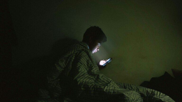 It’s 11pm and You’re Still Reading Bad News. Here’s What Your Brain Is Doing, Hour by Hour