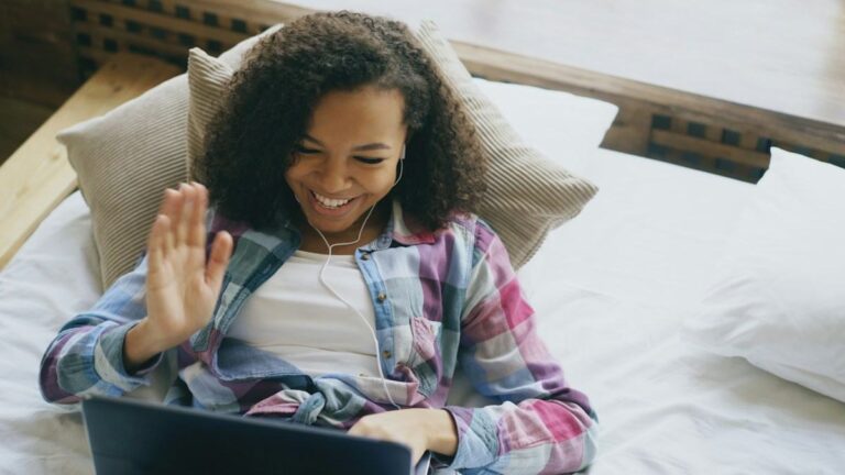 Do Long-Distance Relationships Work? The Surprising Research on Couples Apart