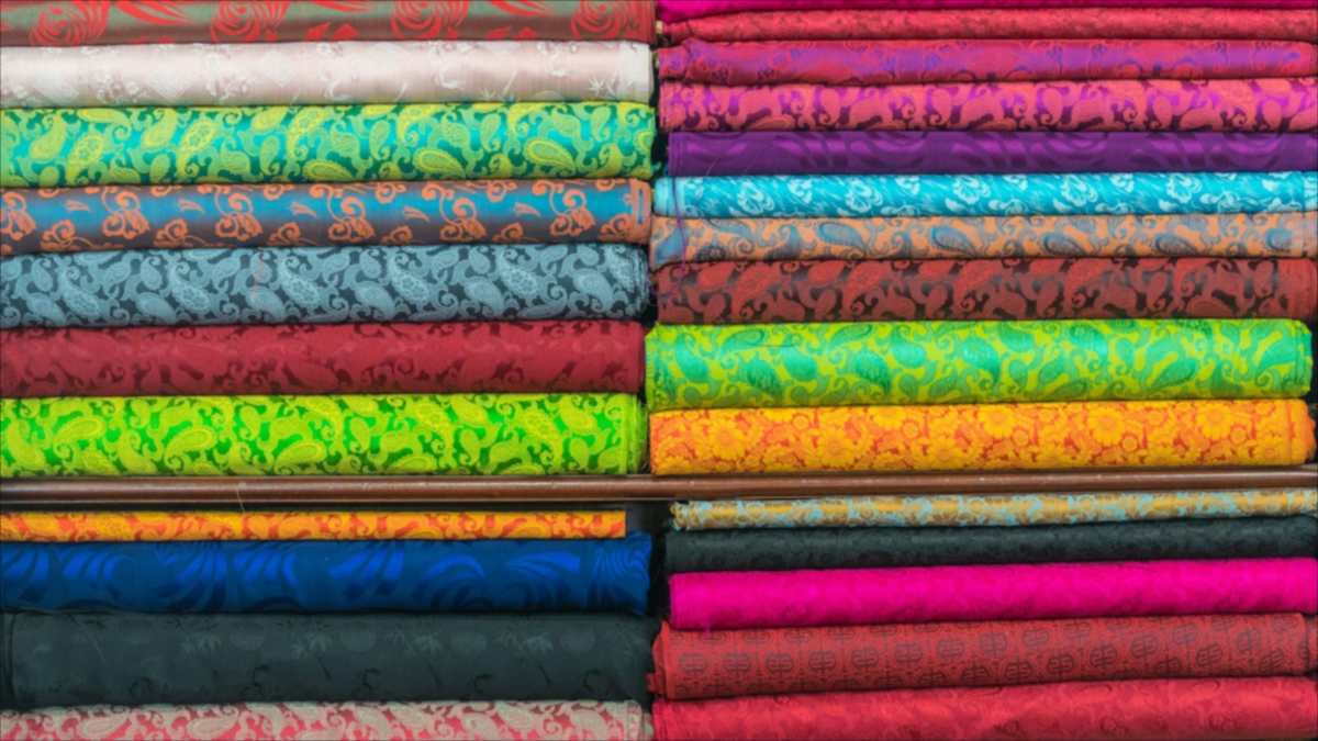 Mixing Patterns and Textures: The Colour Science That Makes a Clash Look Deliberate