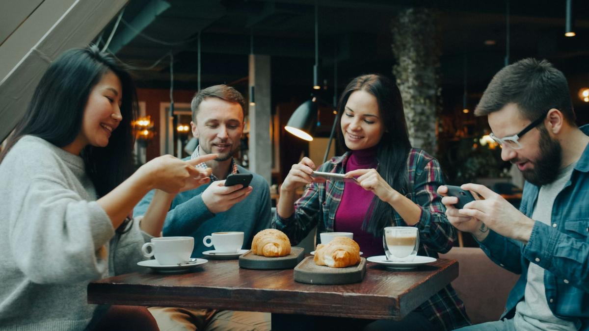 What Happens When People Quit Social Media? Five Experiments, One by One