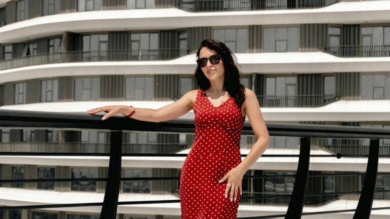 Does Wearing Red Make You More Attractive? The Rise and Fall of the Red Effect