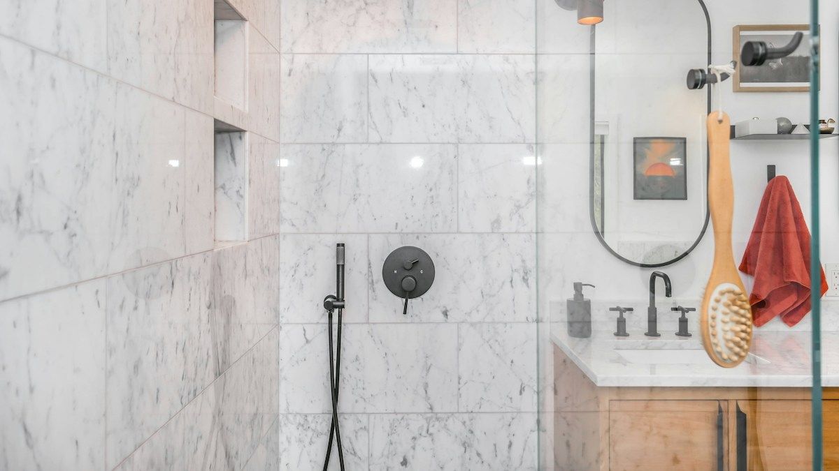 Your Best Ideas Turn Up in the Shower for a Reason. Science Has Six of Them
